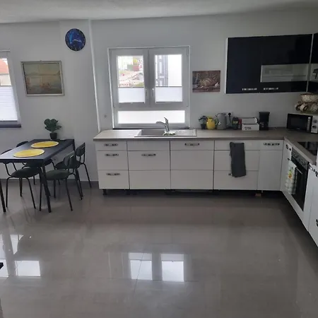 Schoene In Ruhiger Gegend Apartmán