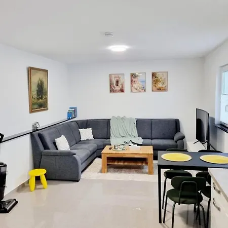 Schoene In Ruhiger Gegend Appartement Calden