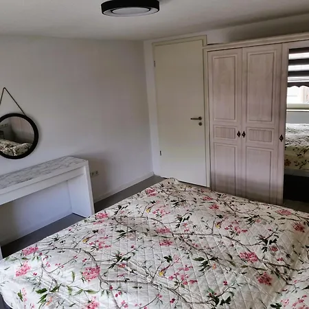 Schoene In Ruhiger Gegend Apartamento Calden