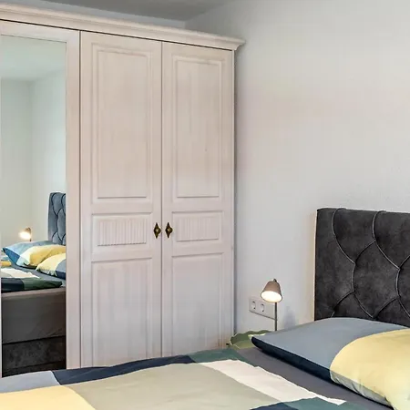 Schoene In Ruhiger Gegend Appartement