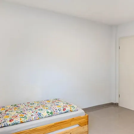 Schoene In Ruhiger Gegend Appartement